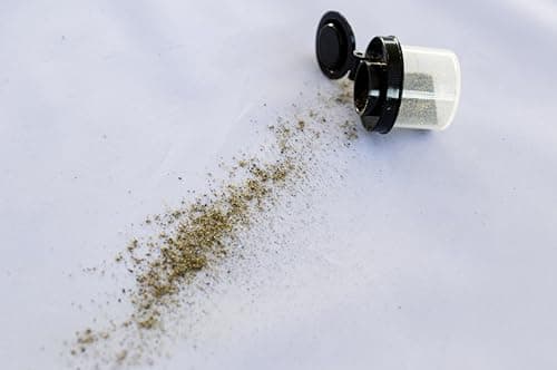 BRAZZA Salt and Pepper Shakers Moisture Proof Set, Perfect to go Camping Picnic Outdoors Kitchen Lunch Boxes Travel Spice Set Clear 9