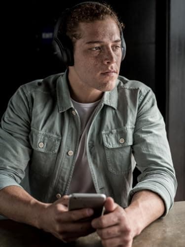 Bose QuietComfort 35 (Series II) Wireless Headphones, Noise Cancelling - Black (Renewed) 7