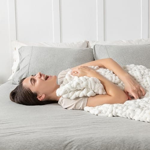 Maetoow Handmade 7 lb Soft Knitted Weighted Blanket, 40 x 60 Inch Breathable Chunky Knit Gravity Blanket Throw, Home Decor for Sofa Couch Bed, Cream