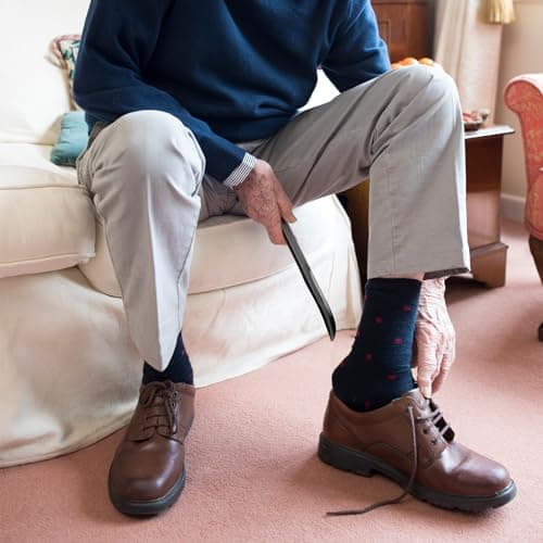 Teepacioka Plastic Shoe Horn, 2-Pack Short Shoe Helper for Home Travel Use, for Seniors, Kids, Women, Men, 7.5 in (Black) 7