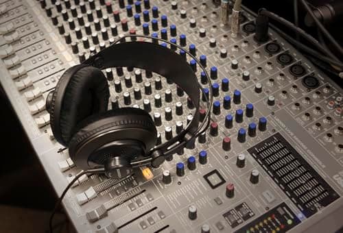 Samson SR850 Professional Studio Reference Headphones 7