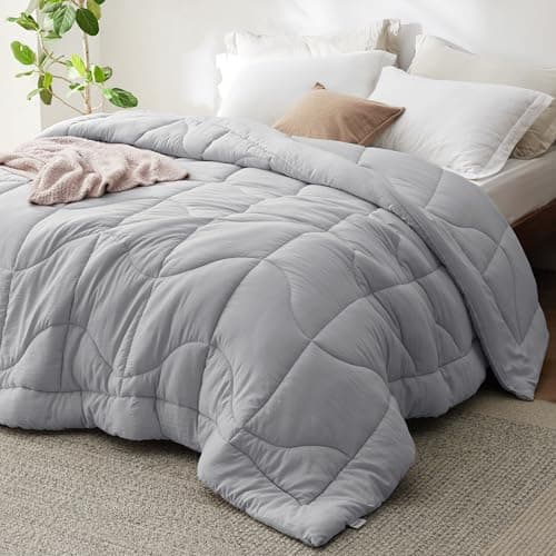 Bedsure King Comforter - Comforter King Size for All Season, Ultra-Soft Down Alternative & Prewashed Duvet Insert with 4 Tabs - Machine Washable, Light Grey, 90x102 Inches
