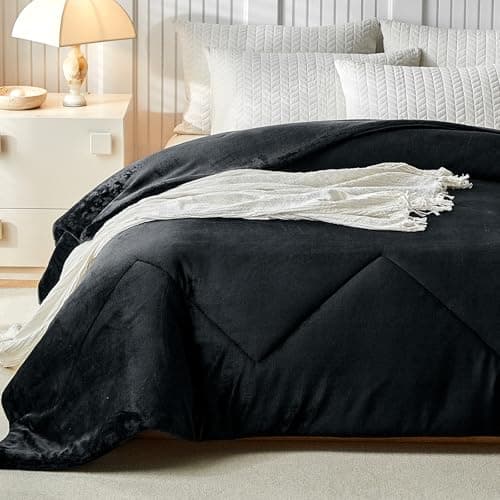 WARMDERN King Size Velvet Comforter Duvet Insert - 100% Milk Velvet Bedding Comforters with Wave Textured Pattern, Ultra Soft Lightweight Warm Bedding Comforter, Black, 104x90
