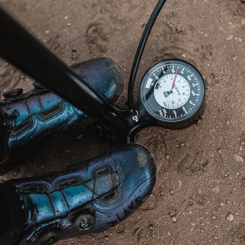 LEZYNE Classic Floor Drive 3.5 Bike Pump – High Pressure 220 PSI Floor Bicycle Pump with Gauge for Road & Track Bikes – Presta & Schrader Valve, Metallic Black 6