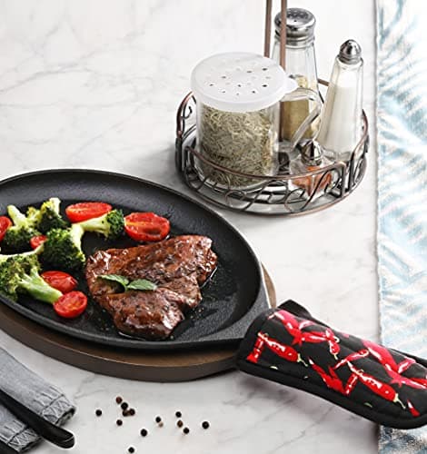 New Star Foodservice 531964 Glass Salt and Pepper Shaker with Stainless Steel Mushroom Top, 3-Ounce, Set of 12 6