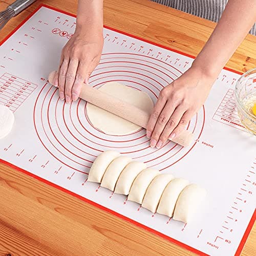 Silicone Baking Mat，Non Stick Rolling Dough with Measurements for Pie Pizza Cookies Fondant Making，Extra Thick Non Slip Silicone Pastry Mat (Red, M-16"×20")