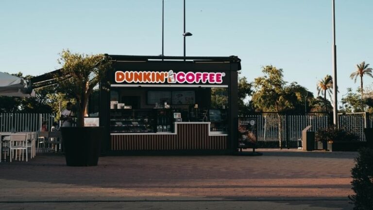 The Complete Guide to Dunkin‘s Dress Code for 2022