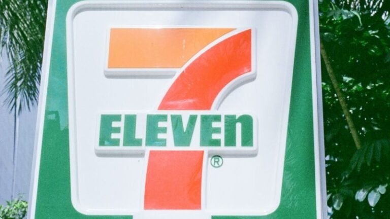 Why is the "n" in 7-Eleven Lowercase? A Deep Dive into the Iconic Logo
